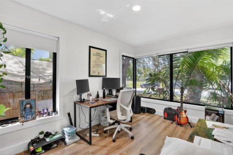 Commercial property in Miami, Florida 286.23 sq.m. № 2185843 - photo 17