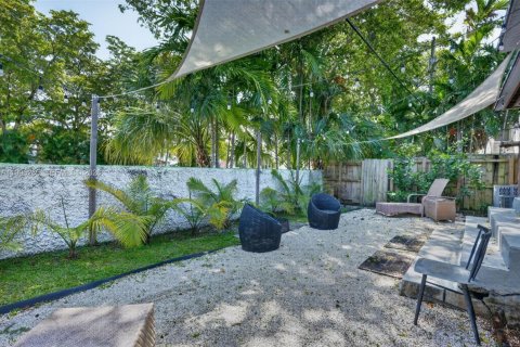 Commercial property in Miami, Florida 286.23 sq.m. № 2185843 - photo 26