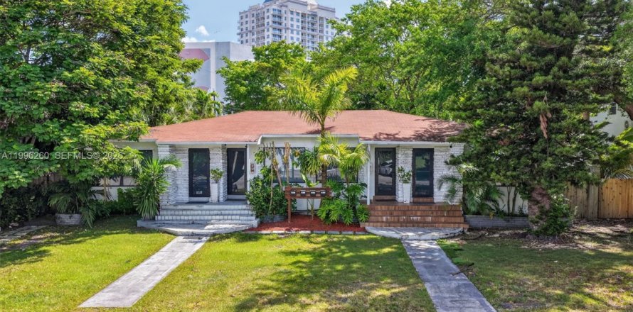Commercial property in Miami, Florida 286.23 sq.m. № 2185843