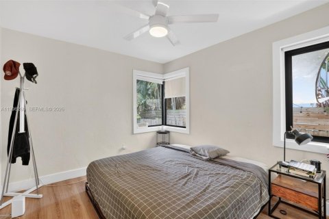 Commercial property in Miami, Florida 286.23 sq.m. № 2185843 - photo 23