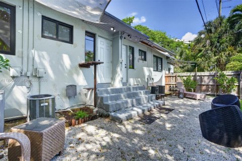 Commercial property in Miami, Florida 286.23 sq.m. № 2185843 - photo 24