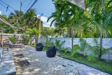 Commercial property in Miami, Florida 286.23 sq.m. № 2185843 - photo 25