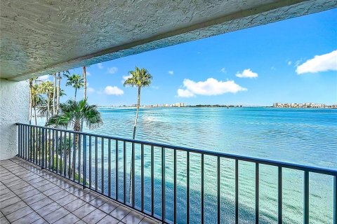 Condo in Clearwater, Florida, 2 bedrooms  № 1880998 - photo 1