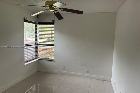 Condo in Coconut Creek, Florida, 3 bedrooms  № 1848985 - photo 19