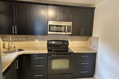 Condo in Coconut Creek, Florida, 3 bedrooms  № 1848985 - photo 2