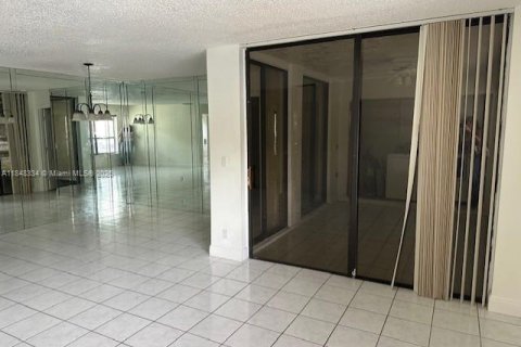 Condo in Coconut Creek, Florida, 3 bedrooms  № 1848985 - photo 9