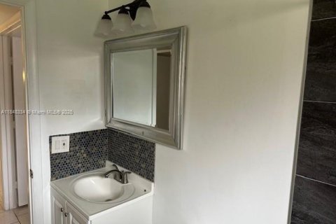 Condo in Coconut Creek, Florida, 3 bedrooms  № 1848985 - photo 17