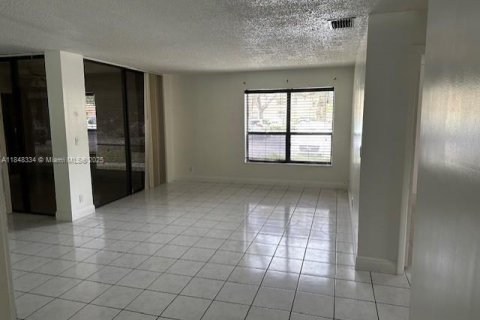 Condo in Coconut Creek, Florida, 3 bedrooms  № 1848985 - photo 6