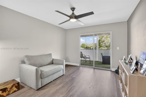 Condo in Pembroke Pines, Florida, 2 bedrooms № 2186096 - photo 22