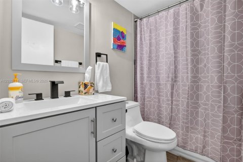 Condo in Pembroke Pines, Florida, 2 bedrooms № 2186096 - photo 14