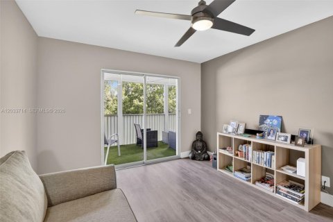 Condo in Pembroke Pines, Florida, 2 bedrooms № 2186096 - photo 25