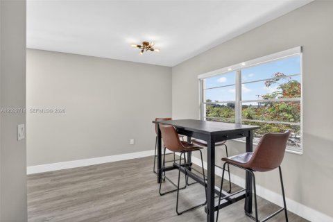 Condo in Pembroke Pines, Florida, 2 bedrooms № 2186096 - photo 12