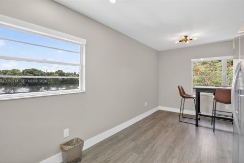 Condo in Pembroke Pines, Florida, 2 bedrooms № 2186096 - photo 13