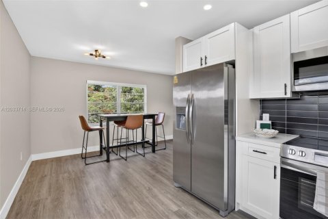 Condo in Pembroke Pines, Florida, 2 bedrooms № 2186096 - photo 5
