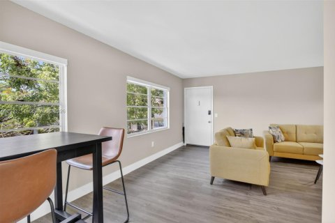 Condo in Pembroke Pines, Florida, 2 bedrooms № 2186096 - photo 7