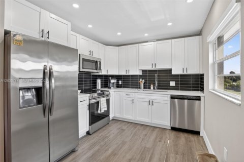 Condo in Pembroke Pines, Florida, 2 bedrooms № 2186096 - photo 4