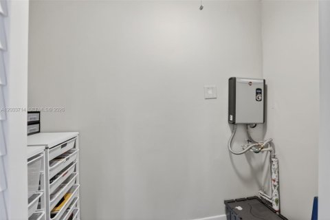 Condo in Pembroke Pines, Florida, 2 bedrooms № 2186096 - photo 24