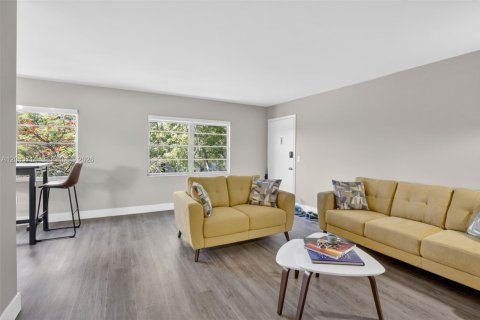 Condo in Pembroke Pines, Florida, 2 bedrooms № 2186096 - photo 10