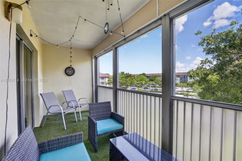 Condo in Pembroke Pines, Florida, 2 bedrooms № 2186096 - photo 28