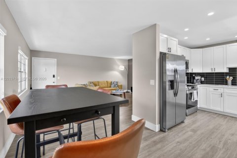 Condo in Pembroke Pines, Florida, 2 bedrooms № 2186096 - photo 6