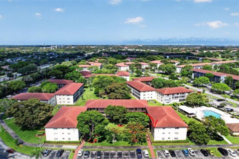 Condo in Pembroke Pines, Florida, 2 bedrooms № 2186096