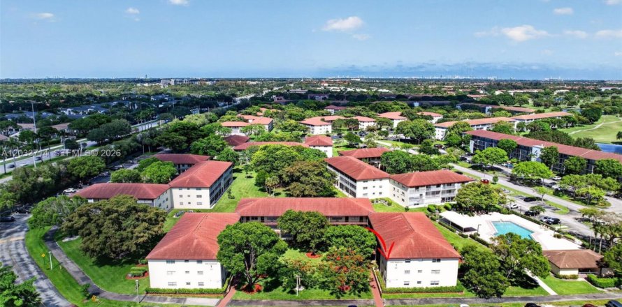 Condo in Pembroke Pines, Florida, 2 bedrooms № 2186096