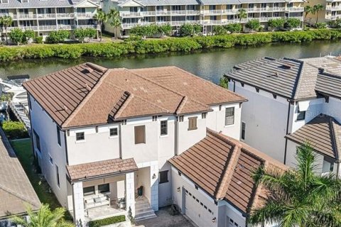 House in Ruskin, Florida 3 bedrooms, 295.62 sq.m. № 2096507