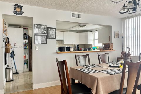 Снять в аренду кондоминиум в Авентура, Флорида 2 спальни, 117.8м2, № 1928276 - фото 5