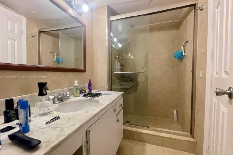 Снять в аренду кондоминиум в Авентура, Флорида 2 спальни, 117.8м2, № 1928276 - фото 13