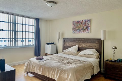 Снять в аренду кондоминиум в Авентура, Флорида 2 спальни, 117.8м2, № 1928276 - фото 8