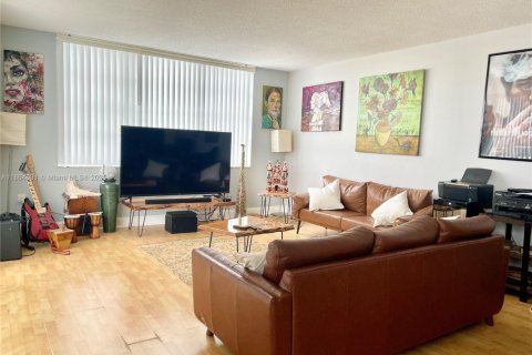 Снять в аренду кондоминиум в Авентура, Флорида 2 спальни, 117.8м2, № 1928276 - фото 2