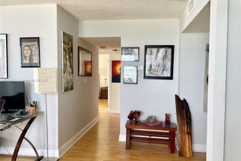 Снять в аренду кондоминиум в Авентура, Флорида 2 спальни, 117.8м2, № 1928276 - фото 7