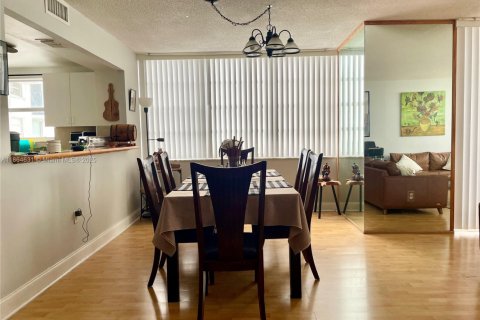 Снять в аренду кондоминиум в Авентура, Флорида 2 спальни, 117.8м2, № 1928276 - фото 4