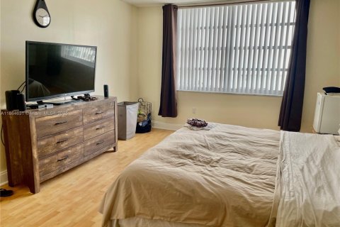 Снять в аренду кондоминиум в Авентура, Флорида 2 спальни, 117.8м2, № 1928276 - фото 9