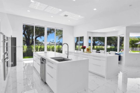 House in Boca Raton, Florida 6 bedrooms, 390.28 sq.m. № 1732082 - photo 21