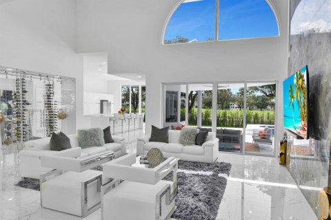 House in Boca Raton, Florida 6 bedrooms, 390.28 sq.m. № 1732082 - photo 10