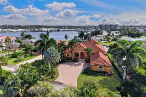 House in Venice, Florida 3 bedrooms, 326.27 sq.m. № 2420372