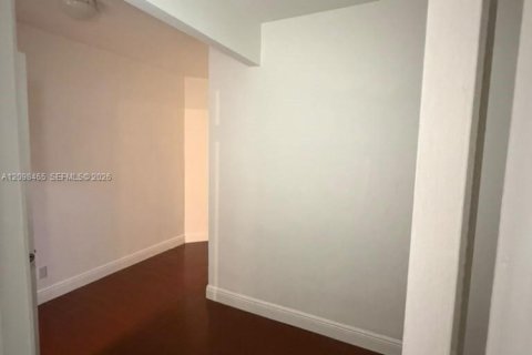 Condo in Sunny Isles Beach, Florida, 2 bedrooms  № 2401283 - photo 7