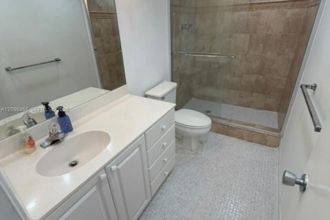 Condo in Sunny Isles Beach, Florida, 2 bedrooms  № 2401283 - photo 10