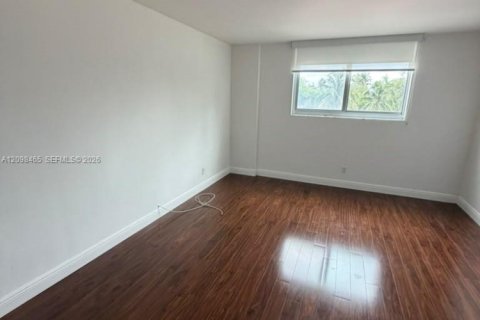 Condo in Sunny Isles Beach, Florida, 2 bedrooms  № 2401283 - photo 4