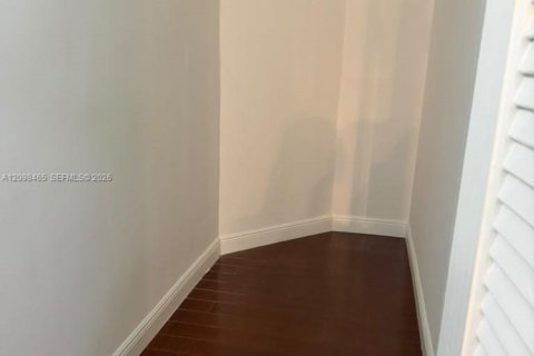 Condo in Sunny Isles Beach, Florida, 2 bedrooms  № 2401283 - photo 6