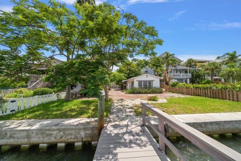 House in Treasure Island, Florida 3 bedrooms, 144.56 sq.m. № 1852882 - photo 7