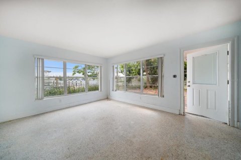 House in Treasure Island, Florida 3 bedrooms, 144.56 sq.m. № 1852882 - photo 30