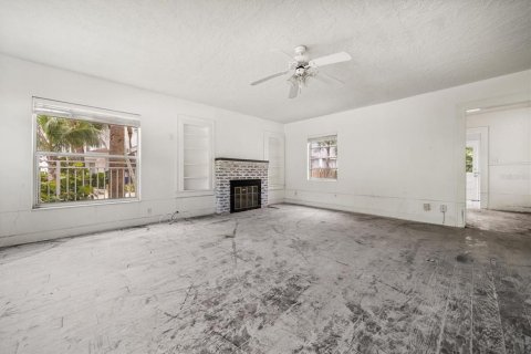 House in Treasure Island, Florida 3 bedrooms, 144.56 sq.m. № 1852882 - photo 17