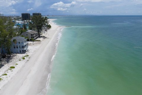 House in Treasure Island, Florida 3 bedrooms, 144.56 sq.m. № 1852882 - photo 11