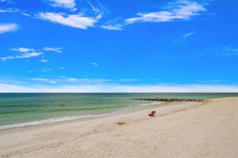House in Treasure Island, Florida 3 bedrooms, 144.56 sq.m. № 1852882 - photo 12