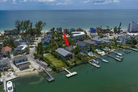House in Treasure Island, Florida 3 bedrooms, 144.56 sq.m. № 1852882 - photo 9