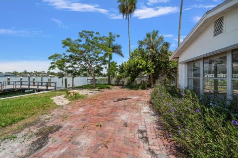 House in Treasure Island, Florida 3 bedrooms, 144.56 sq.m. № 1852882 - photo 29