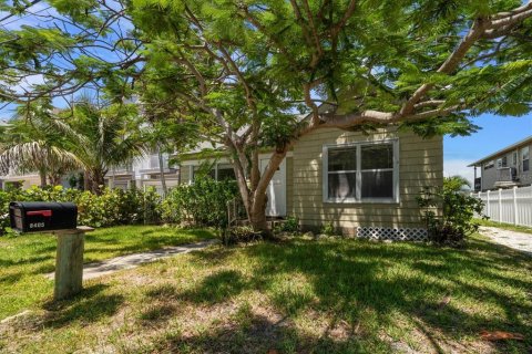 House in Treasure Island, Florida 3 bedrooms, 144.56 sq.m. № 1852882 - photo 2