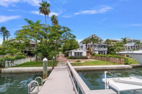 House in Treasure Island, Florida 3 bedrooms, 144.56 sq.m. № 1852882 - photo 4